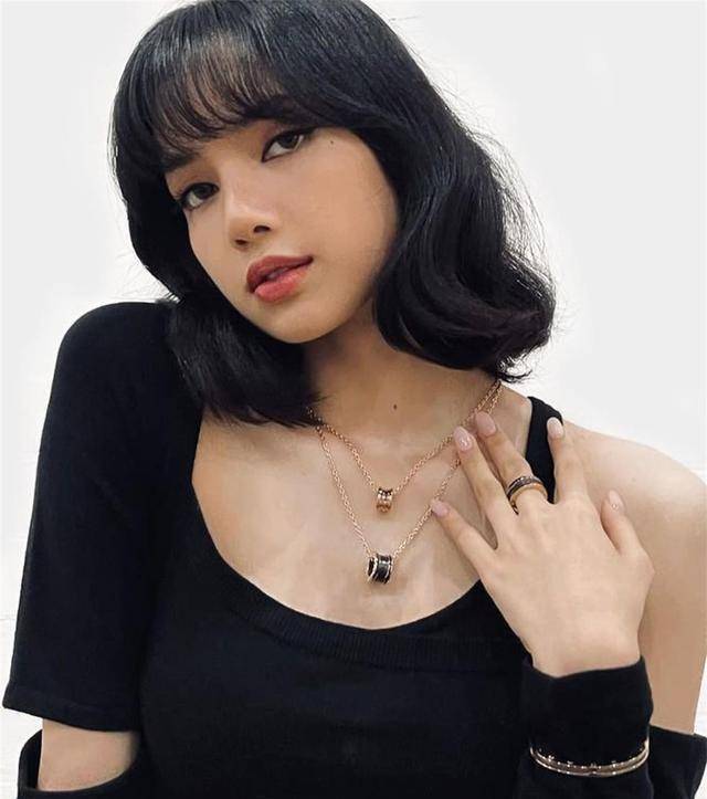 原创blackpinklisa和车银优共同出席宝格丽时尚展引起人们讨论