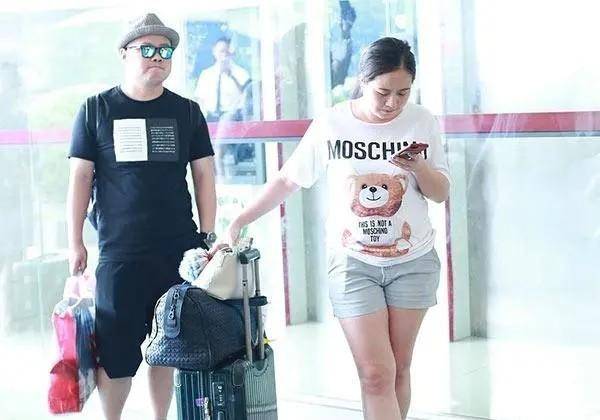 岳云鹏给5个姐姐买车买房把普通妻子当宝弟弟却在农村种地