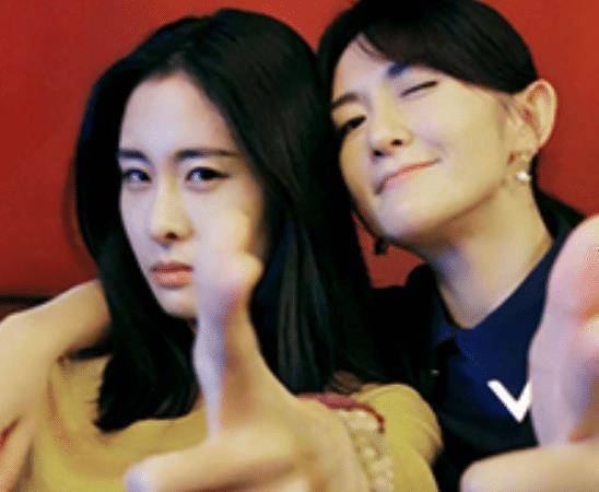 原创继谣言后张碧晨再次出境穿衣风格遭全网嘲笑