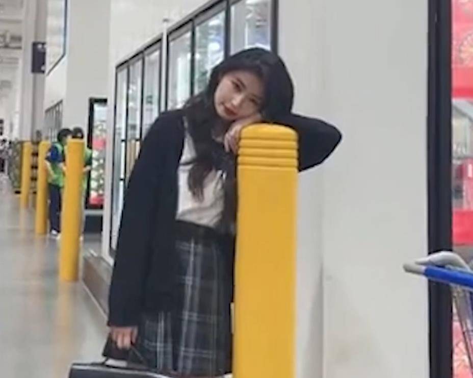 原创方圆纯欲女神天花板王思聪是她老粉却因穿着暴露被指擦边