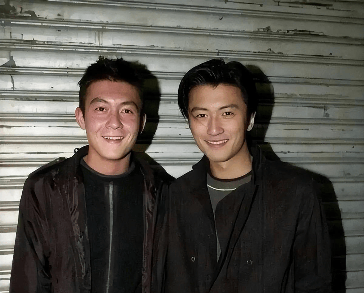 网友的评价也趋向于两个趋势,一方面是很疑惑为何陈冠希会在日本常住