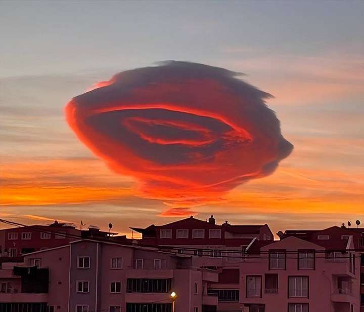 原创台湾73级地震前天空出现怪异云彩真是大地震的预兆吗