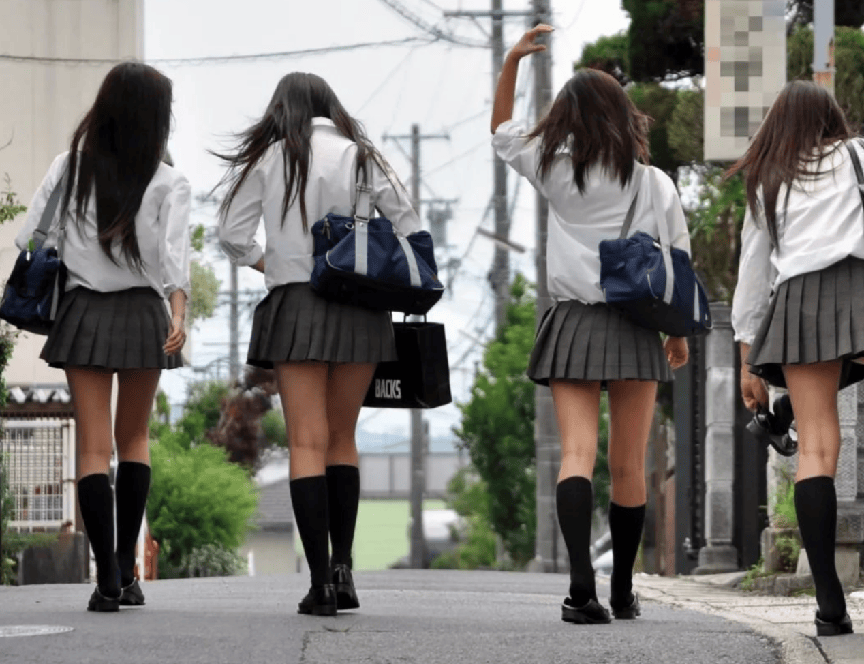 为什么日本妹子冬天总是光腿穿短裙?