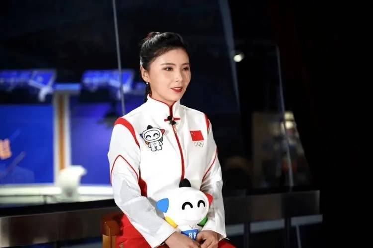 原创何可欣退役后长高了12厘米很多网友感叹道真是女大十八变