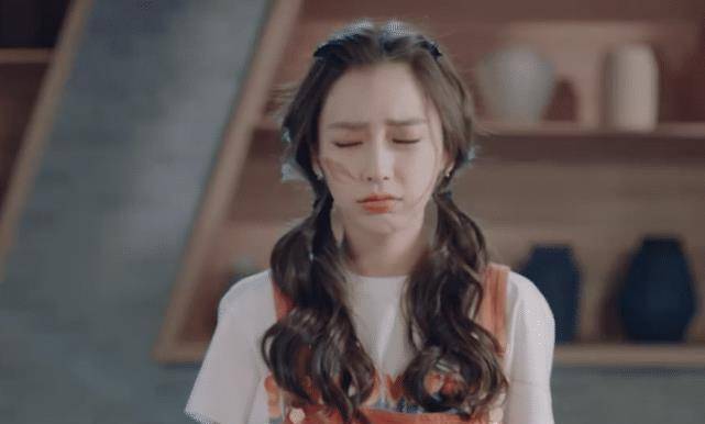 从angelababy的剧透文案中可以看出,她主演的电视剧《巧手神探》会让