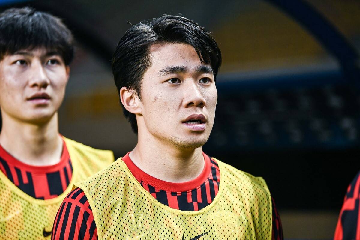 上港将在中超夏窗甩掉两个高薪包袱,或把他俩送到津门虎_陈彬彬_傅欢