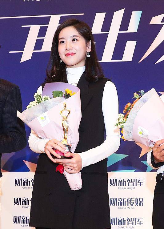 原创章泽天一家三口女儿打扮土味老公穿得太路人外出只顾打扮自己