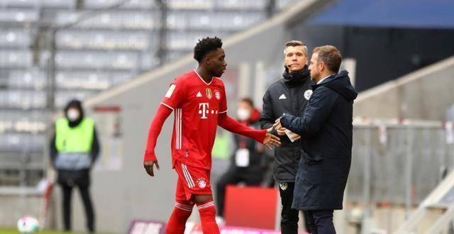 半场40拜仁又踢疯了开场11分钟少打1人莱万22分钟戴帽