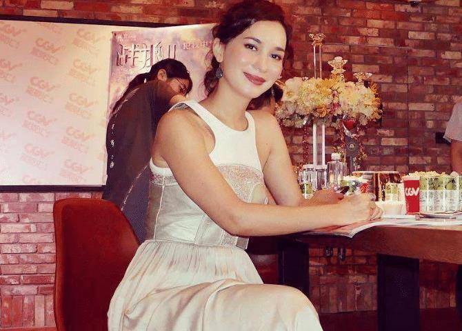 原创原创卢靖姗晒照却遭群嘲修图把自己修老30岁跟韩庚在一起像妈妈