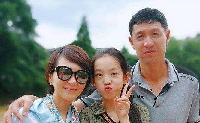 原创甘萍陷入逼婚门后被逼退出歌坛嫁二婚前国足老公获幸福