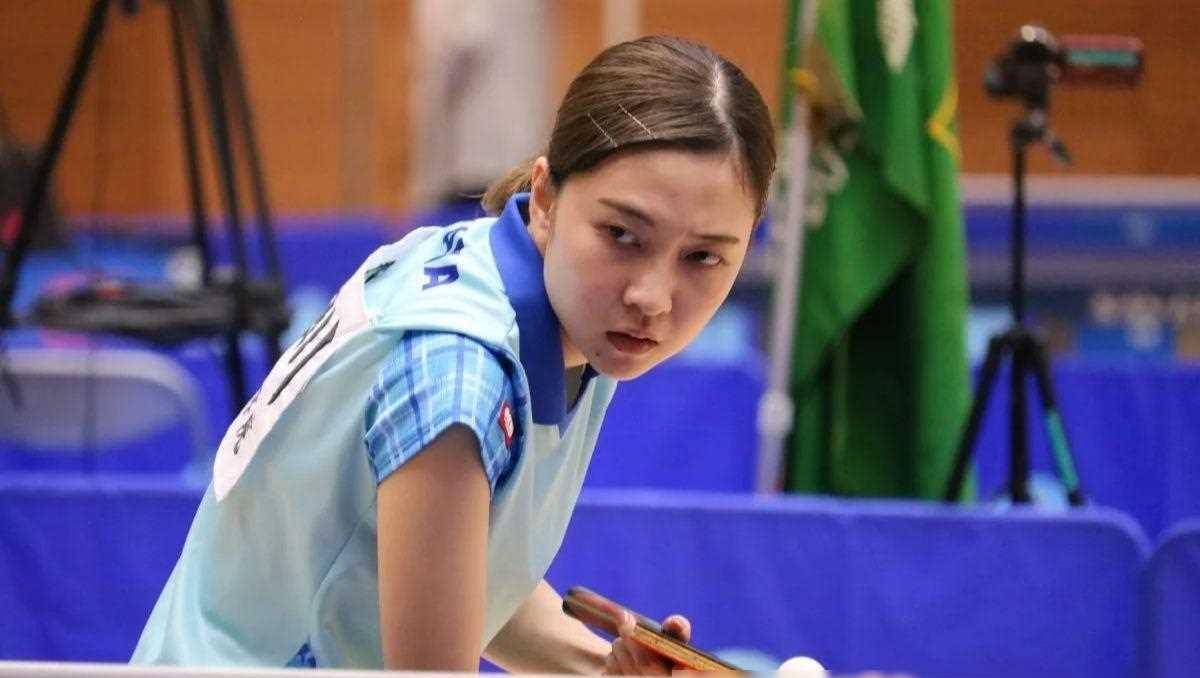 原创石川佳纯惊艳亮相脚踩黑高跟全家福曝光妹妹梨良也超美