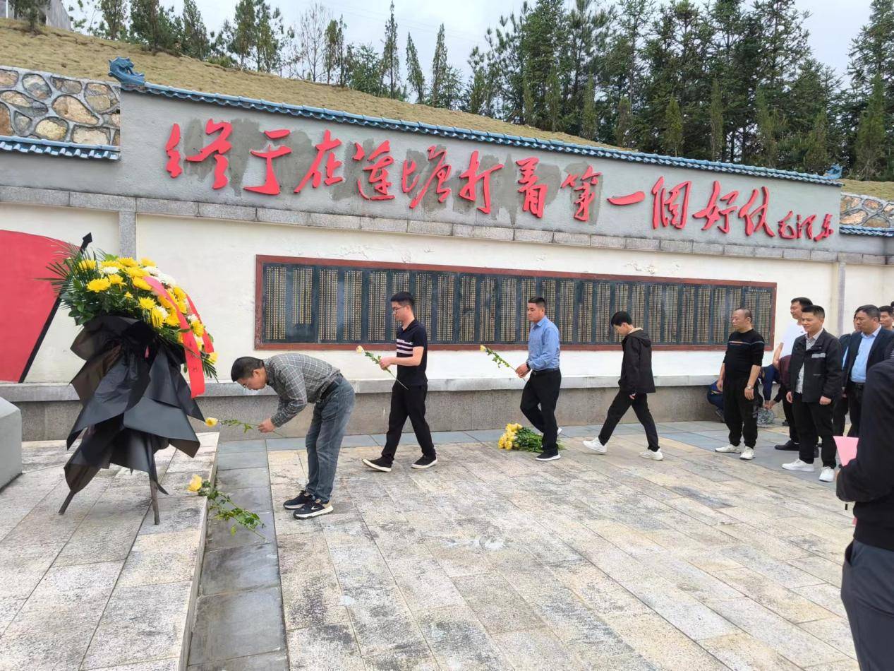 兴国县兴莲乡人大代表践行文明祭扫引领时代新风