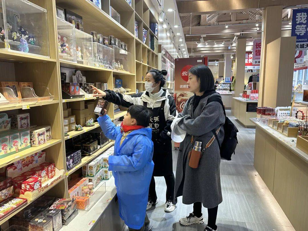 制作精美的长城福鼠,小巧可爱的戚家军团冰箱贴和钥匙扣,雄伟