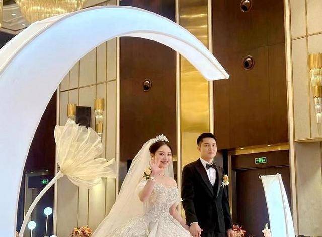 与帅气老公完美匹配,网友齐声祝福_陈思怡_邓琳琳_奥运会