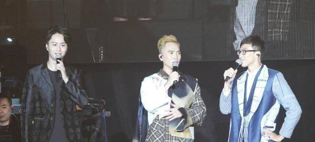 男星首度开演唱会感动到流泪娱乐圈好友齐来支持_陈国峰_合唱_王梓轩