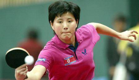 李佳薇在和金香美的比赛中,先是以11-8的比分率先赢下