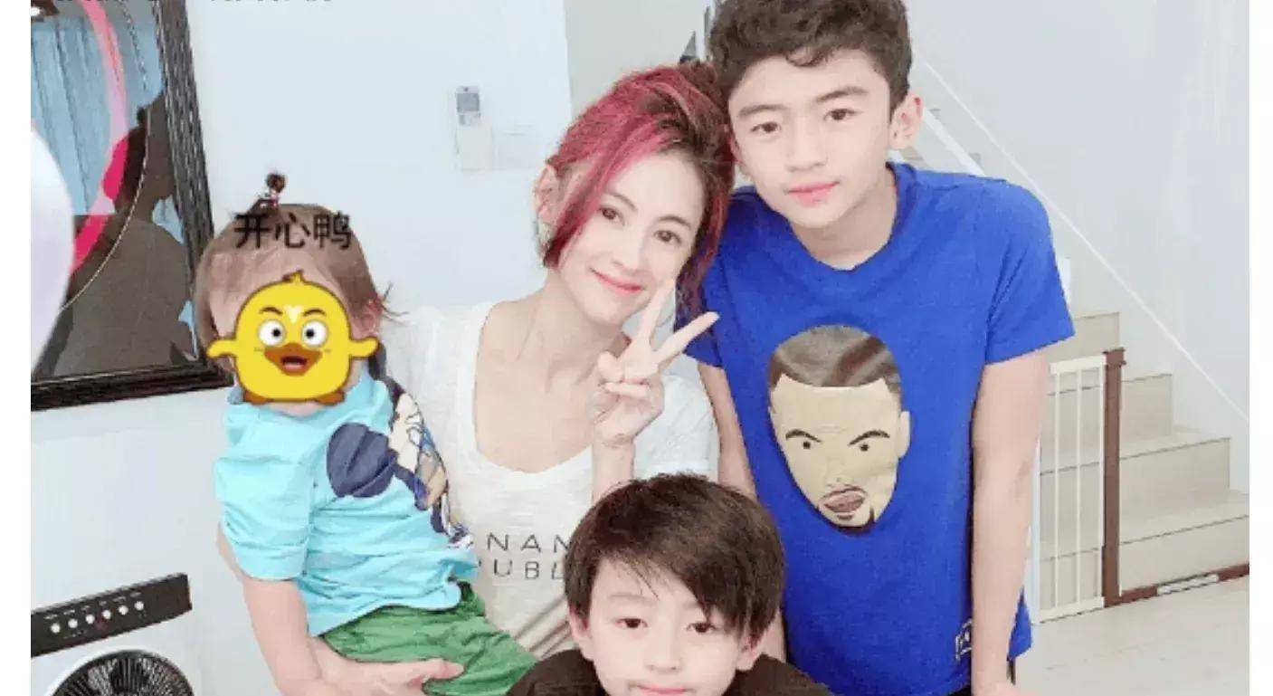 原创张柏芝冒险诞下四胎高龄产妇昏睡16天子宫脱垂牵动人心