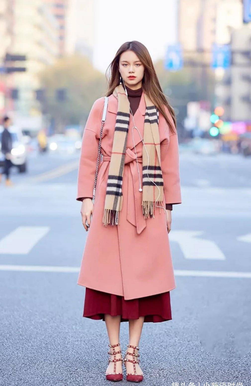 冬季怎能少了裙子几款靓丽裙装搭配示范解锁潮流新穿搭