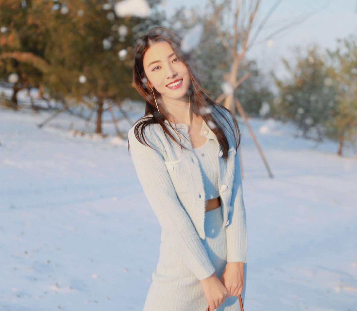 李沁牙齿变白了?《微微一笑很倾城》孟逸然整牙如换脸,颜值飙升