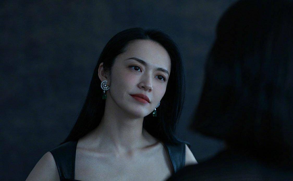 原创姚晨拍戏间歇玩抓娃娃穿塑形衣展曼妙曲线不忘炫耀成功领回一位新