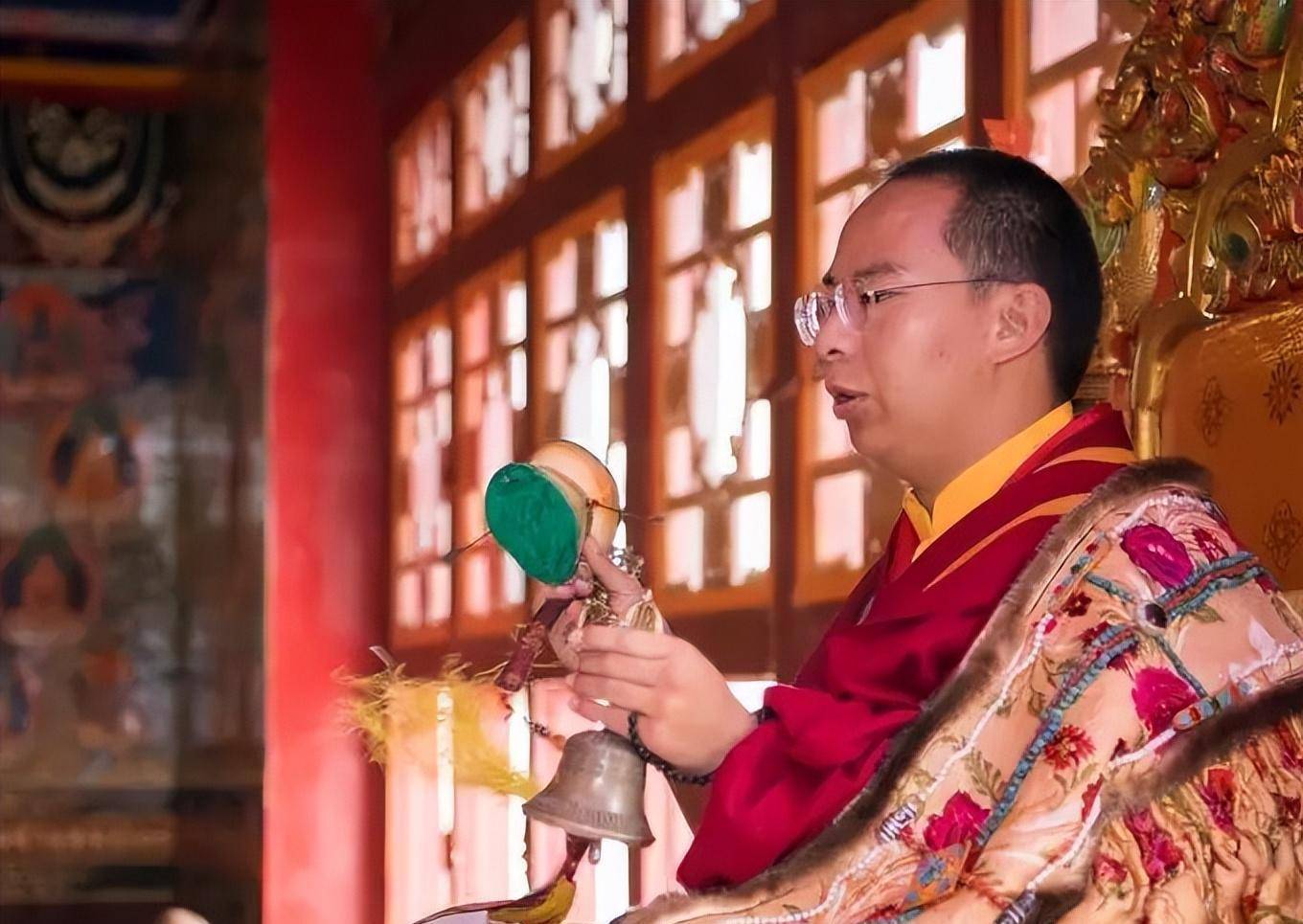 原创年轻的90后大活佛十一世班禅额尔德尼确吉杰布已经长大了