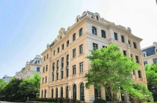 开放式金融街区以街区式开放和交流的概念,与周边自然融合,【星公馆】