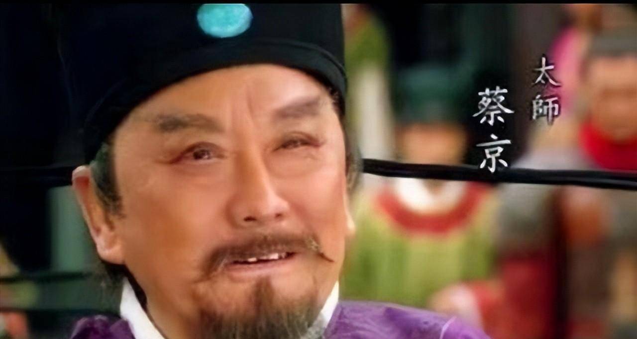 原创大臣出征前这俩妃子我要了皇帝笑着答应大臣回来后便被赐死