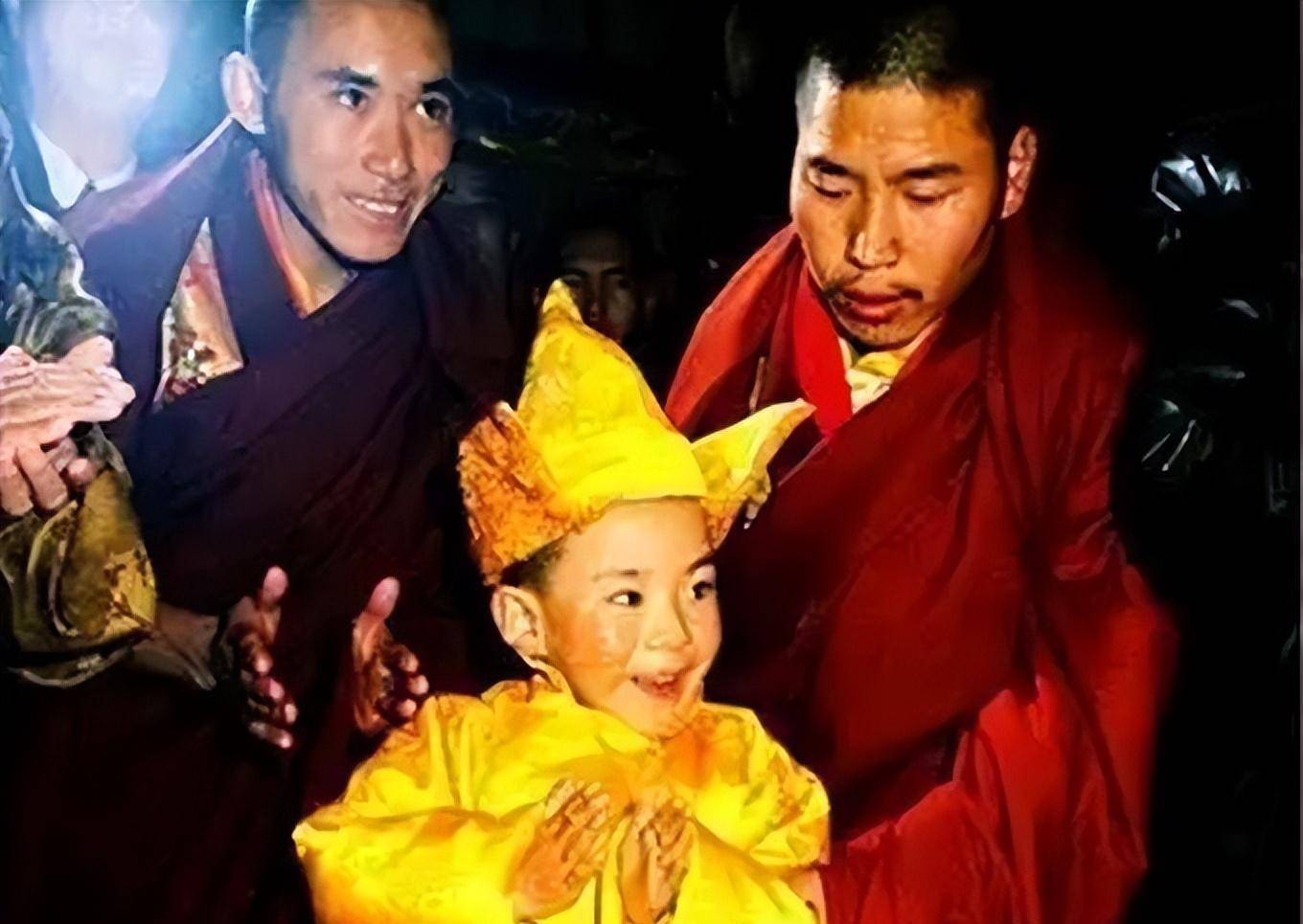 原创年轻的90后大活佛十一世班禅额尔德尼确吉杰布已经长大了