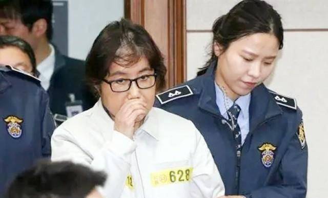 原创坐牢1000多天朴槿惠在监狱里干啥闷头读英语词典