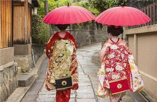 有意思的是,日本本土三大美女静御前,阿市和细川玉子的公认程度都没有