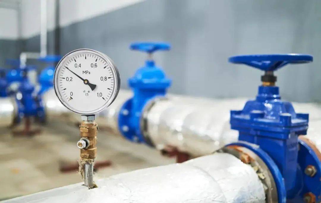 家里水表转很快教你4招每月能省下一半的水费现在知道还不算晚