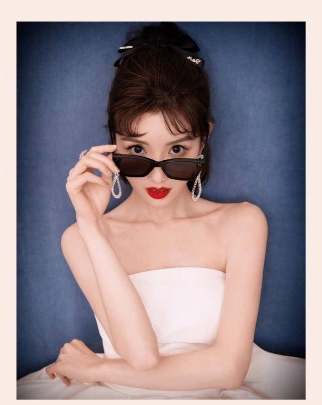 原创毛晓彤晒侧颜自拍甜美可爱将短发接成长发像极了恋爱的样子