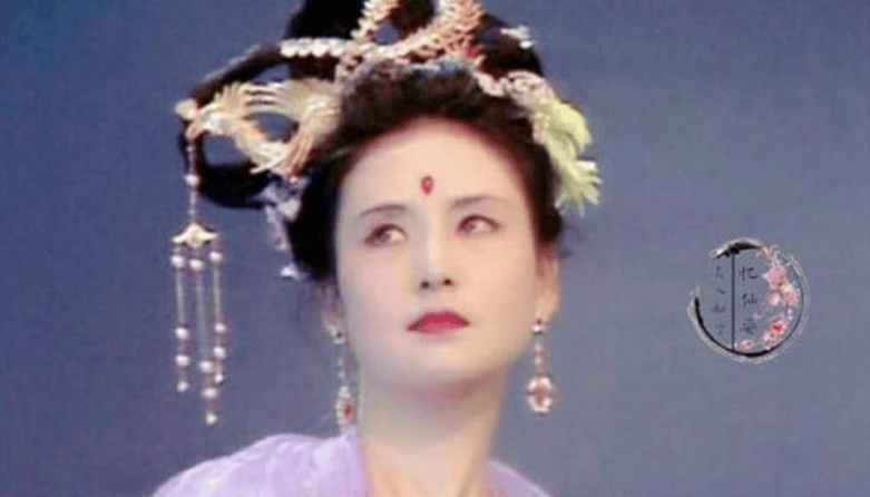 这个角色就是广寒仙子"嫦娥",她的惊天一舞和清冷气质俘获了万千观众