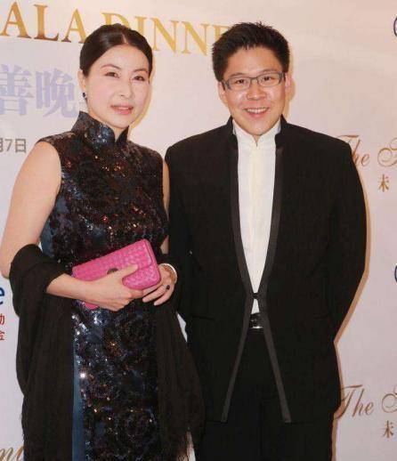 原创原创霍启刚发文悼念赌王感谢媒人之情郭晶晶旧照曝光成假笑女孩