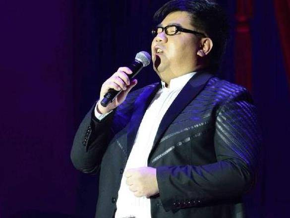 原创星光大道盲人冠军杨光从年入百万到被说离开娱乐圈近况如何