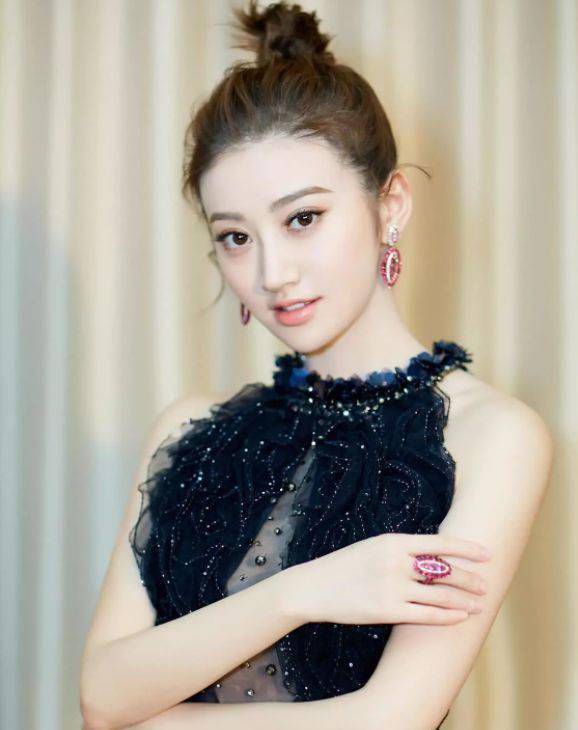 有种"绝世尤物"叫景甜,黑色礼服开胃装,女神味真是太浓了!