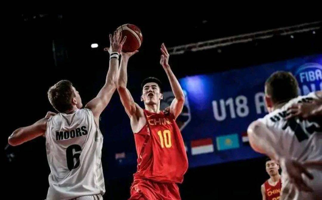 原创我们男篮球星自毁前程月经是功勋女子篮球运动员45岁还没结婚