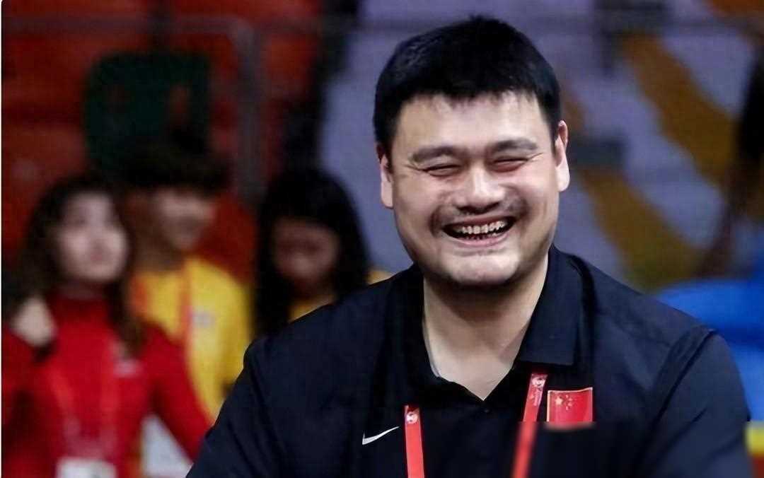 辽宁男篮的优势在于板凳深度和合理的阵容搭配,而广东男篮则在主教练