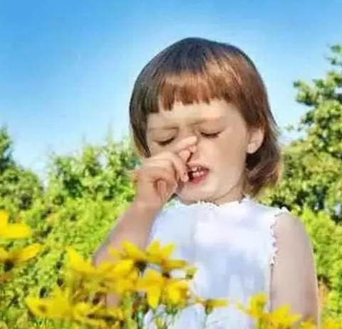 早春出游，孩子打喷嚏不断，如何预防花粉过敏？_婴儿_衣服_症状