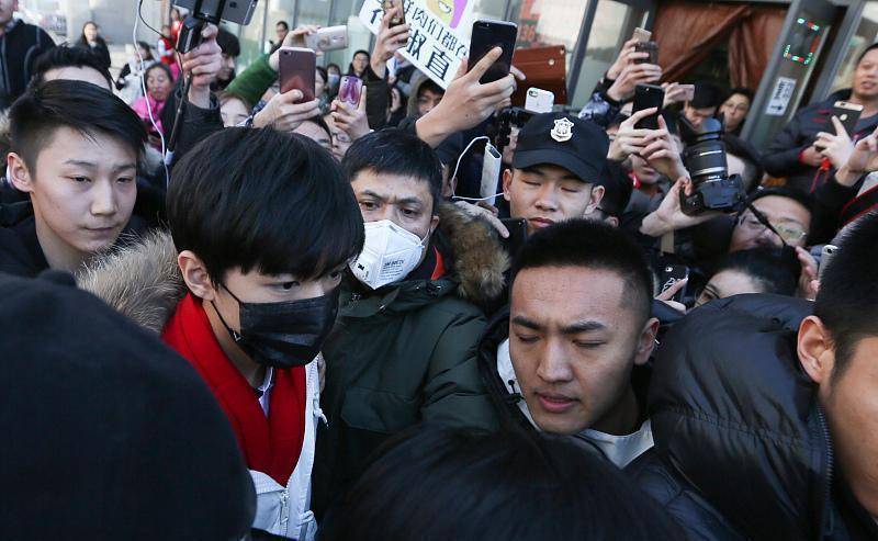 原创王俊凯被私生堵在房间门口工作室发文怒斥不要再购买行程信息