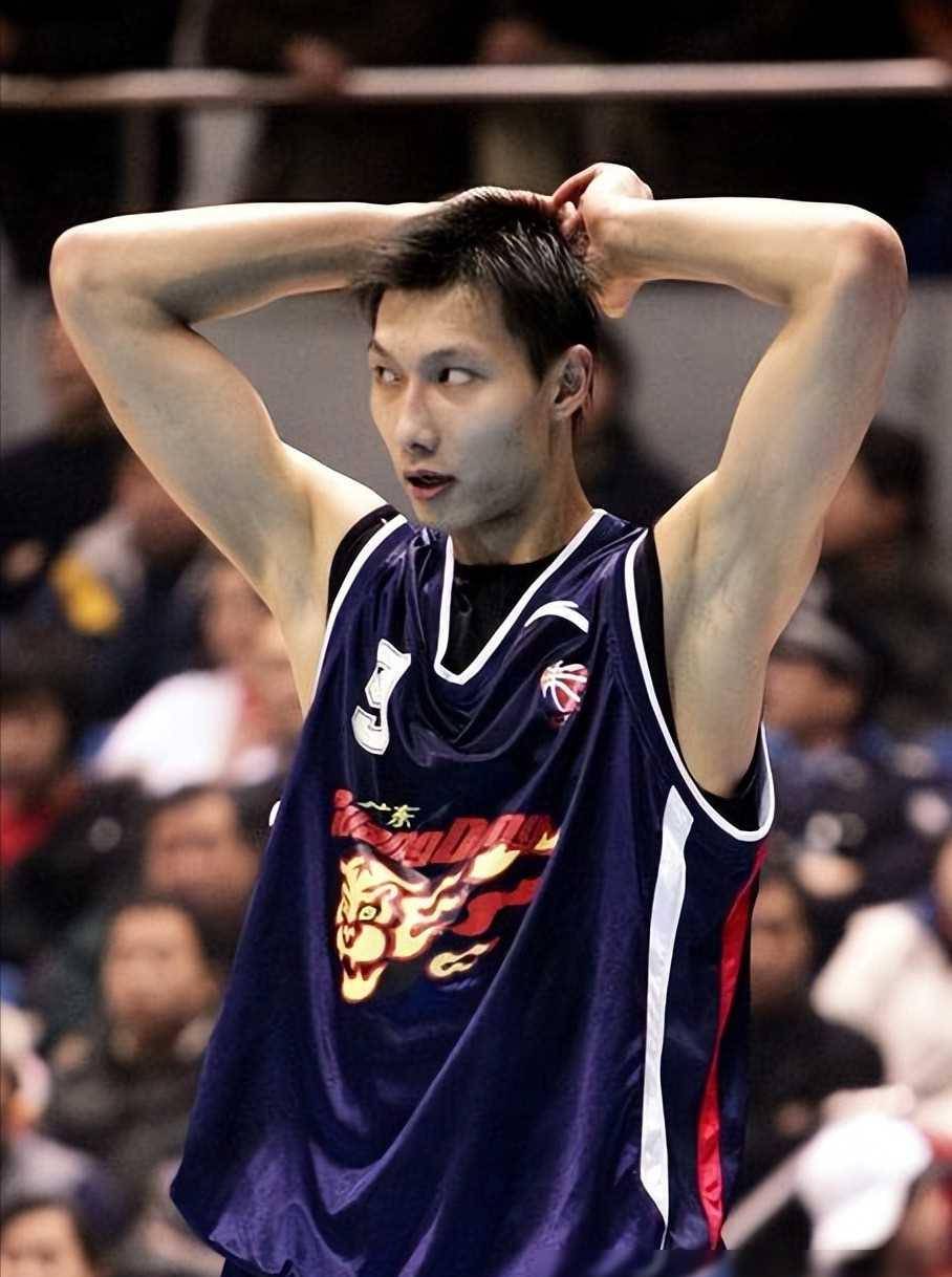 易建联在cba16年期间赚了1.5亿,你可知道姚明在cba赚