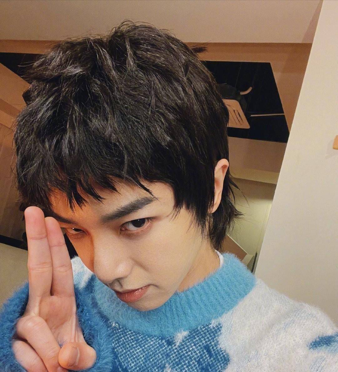 华晨宇公开寸头自拍照,他的底气从何而来_发型_生活_造型