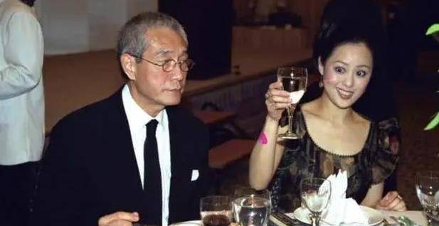 原创回顾美女演员章小蕙买垮2任亿万富豪丈夫如今在抖音直播卖货