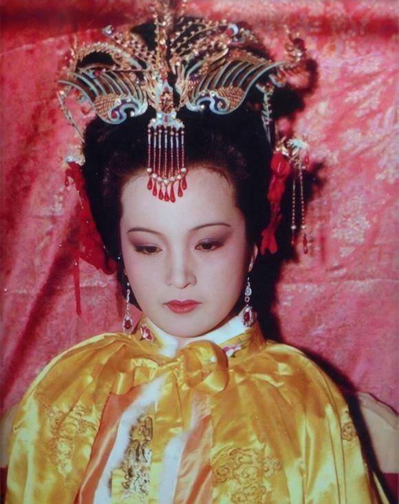 原创贾元春到底怎么死的这十六个字道尽她死前的惨状