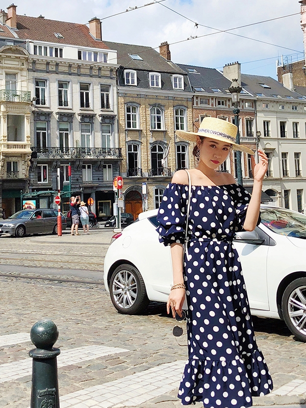 原创唯美浪漫的优雅范长裙不经意间将女人味展现的淋漓尽致