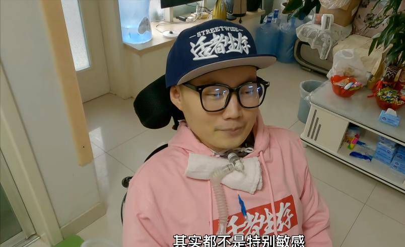 原创多次自杀未果靠呼吸机保命那位高位截瘫的90后消防员咋样了