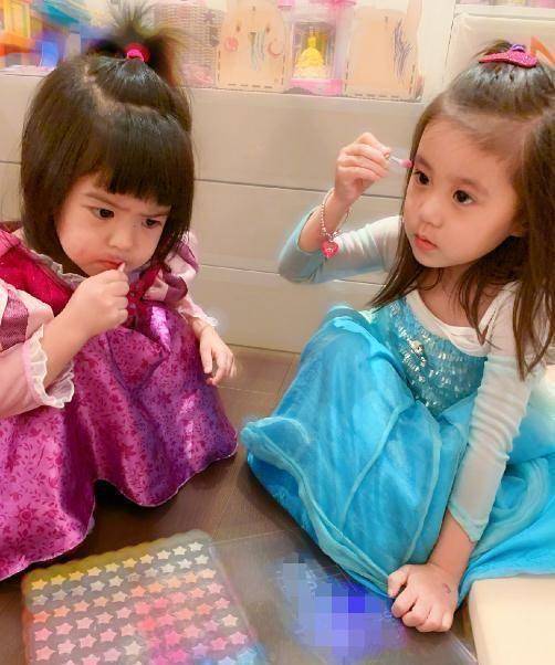 波妞擦了贾静雯唇膏之后还要涂满地板且不发出一点声音