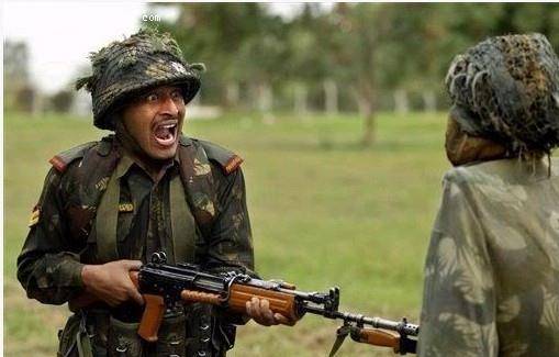 二战中跟在英国人屁股后的印度军人拼刺刀还是学不会后面吃大亏