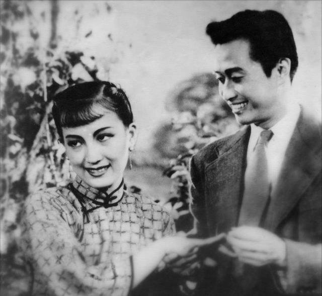 原创周璇因为太美3岁被拐卖14岁红遍上海如今一组照片卖218万