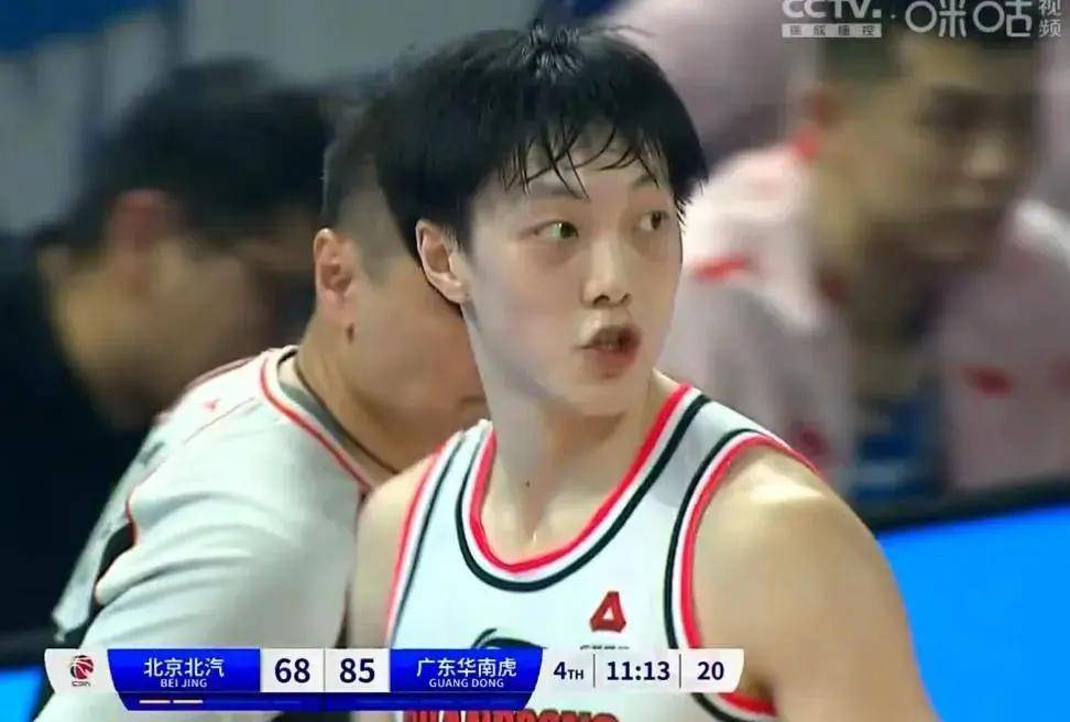 广东男篮大胜北京周琦任骏飞展现超强实力徐杰受伤成赛后焦点